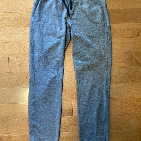 EUC Lululemon On The Fly Luxtreme Pant size 4 - Picture 5 of 8